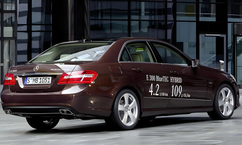 Mercedes-Benz e-300-hybrid #6