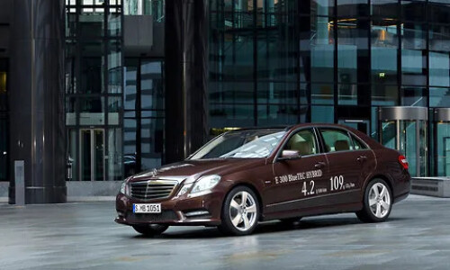 Mercedes-Benz e-300-hybrid #9
