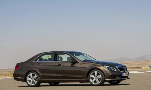 Mercedes-Benz e-300-hybrid #10