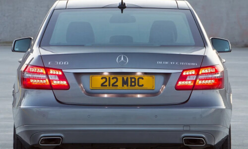 Mercedes-Benz e-300-hybrid #11