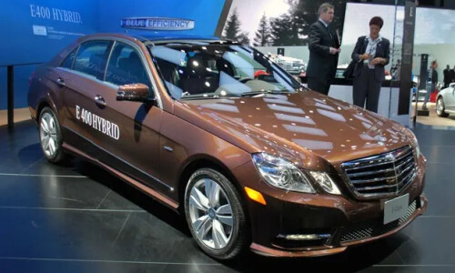 Mercedes-Benz e-300-hybrid #12