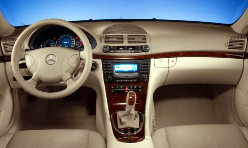 Mercedes-Benz E 320 CDI 4MATIC #2