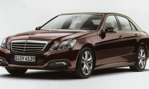 Mercedes-Benz E 500 4MATIC #1