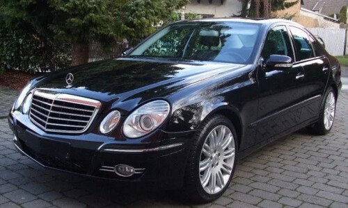 Mercedes-Benz E 500 4MATIC #8