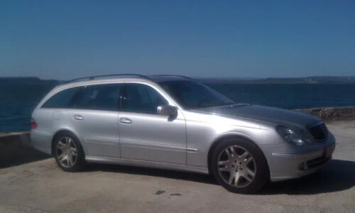 Mercedes-Benz E 500 4MATIC #9