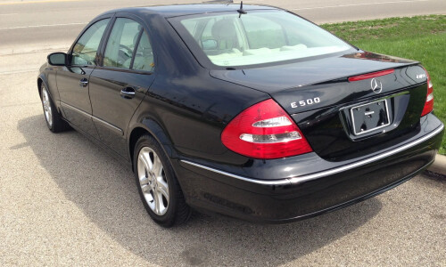 Mercedes-Benz E 500 4MATIC #11
