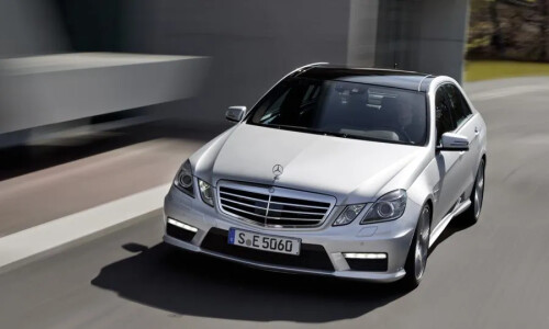 Mercedes-Benz E 63 AMG #12