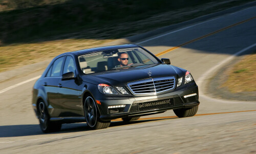 Mercedes-Benz E 63 AMG #13