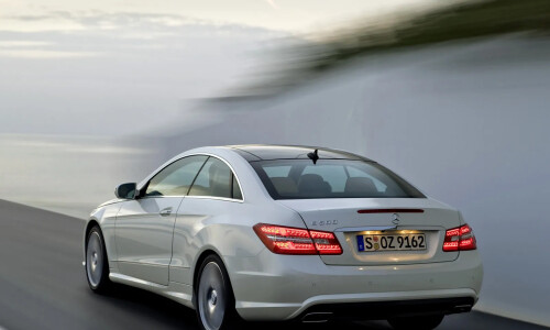 Mercedes-Benz E-Class #9