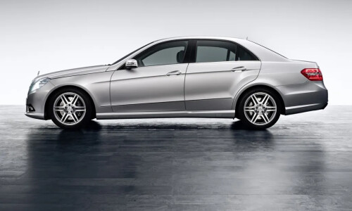 Mercedes-Benz E-Class #10