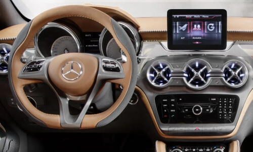 Mercedes-Benz GLA #10