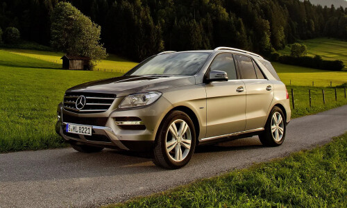 Mercedes-Benz ML 500 #7
