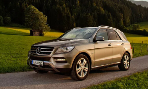 Mercedes-Benz ML 500 4MATIC #1