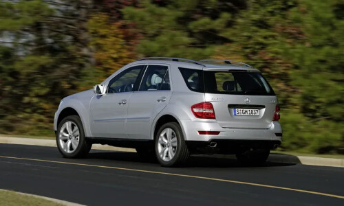 Mercedes-Benz ML 500 4MATIC #7