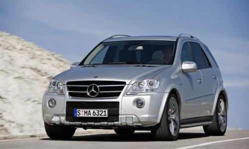 Mercedes-Benz ML 63 AMG #11