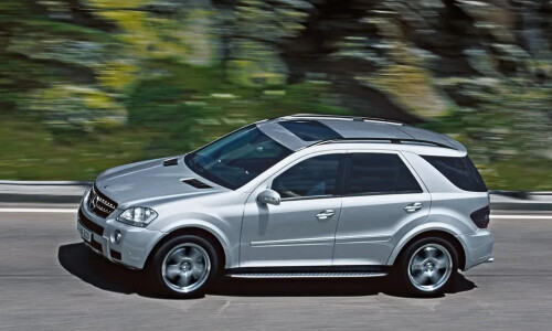 Mercedes-Benz ML 63 AMG #12
