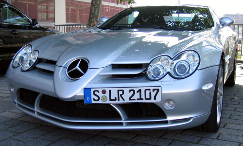Mercedes-Benz SLR #12