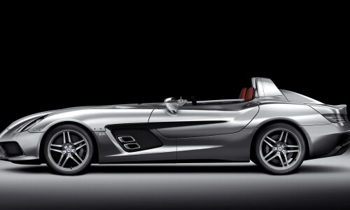 Mercedes-Benz SLR #17