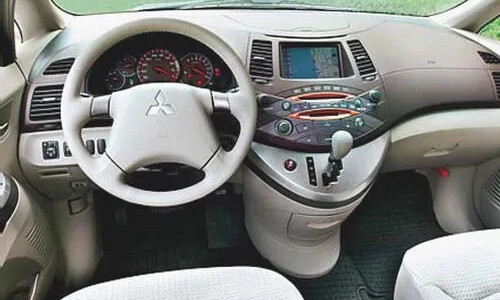 Mitsubishi Grandis #5