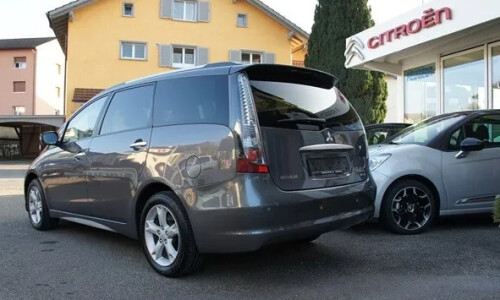 Mitsubishi Grandis Motion #1