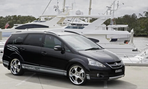 Mitsubishi Grandis Motion #3