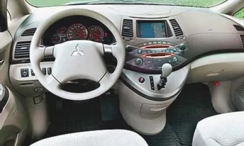 Mitsubishi Grandis Motion #5