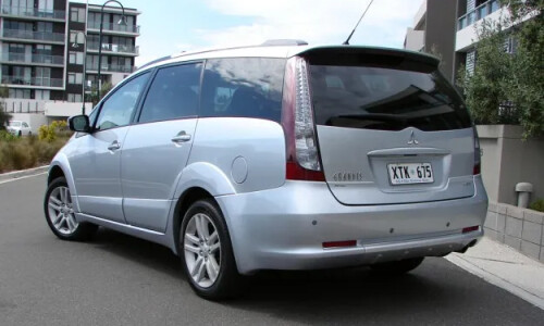 Mitsubishi Grandis Motion #11