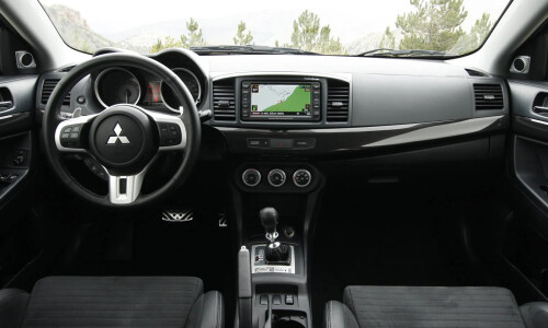 Mitsubishi Lancer EVOLUTION X #9