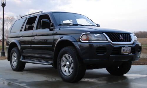 Mitsubishi Montero #9