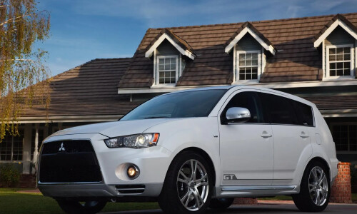 Mitsubishi Outlander #1