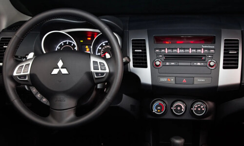 Mitsubishi Outlander #10