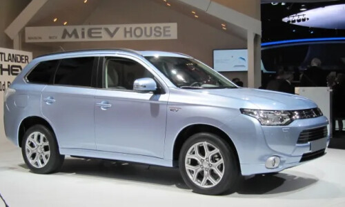 Mitsubishi Outlander Hybrid #1