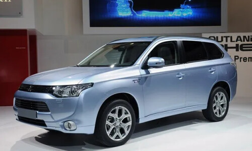 Mitsubishi Outlander Hybrid #2