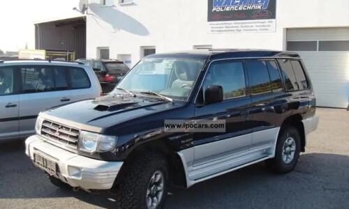 Mitsubishi Pajero Classic #4