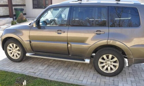 Mitsubishi Pajero Classic #8