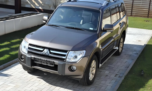 Mitsubishi Pajero Classic #13