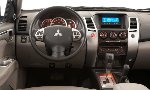 Mitsubishi Pajero Dakar #5