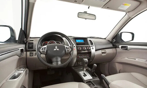 Mitsubishi Pajero Dakar #12