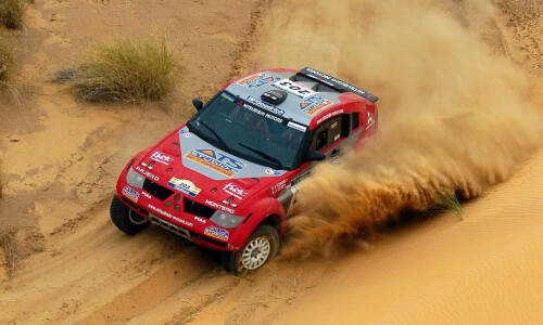 Mitsubishi Pajero Dakar #13