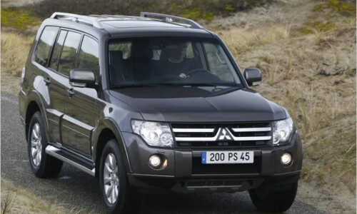 Mitsubishi Pajero Liberty #2