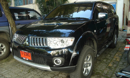 Mitsubishi Pajero Sport #11