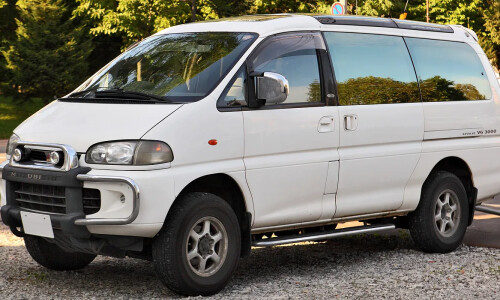 Mitsubishi Space Gear #10