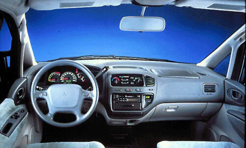 Mitsubishi Space Gear #12