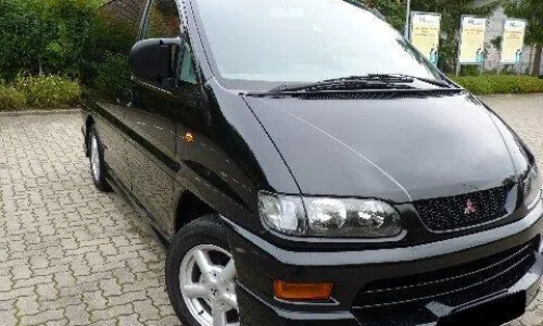 Mitsubishi Space Gear Motion #1