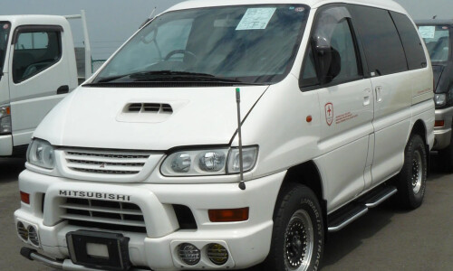 Mitsubishi Space Gear Motion #4