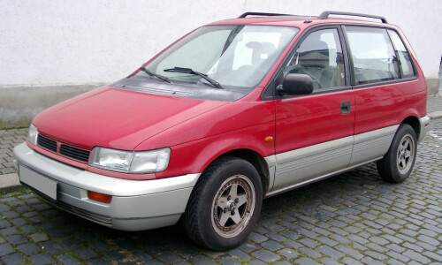 Mitsubishi Space Runner #1