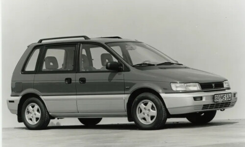 Mitsubishi Space Runner #3