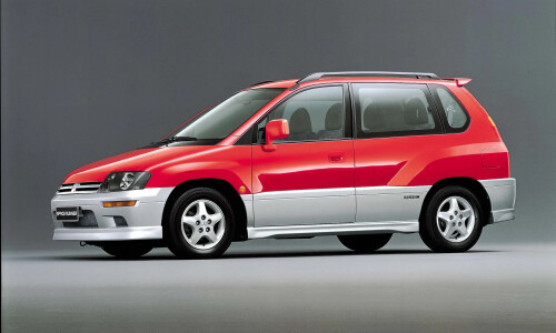Mitsubishi Space Runner #6