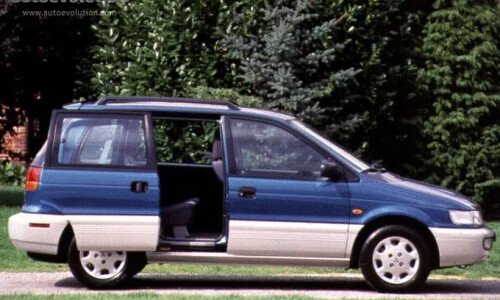 Mitsubishi Space Runner #8