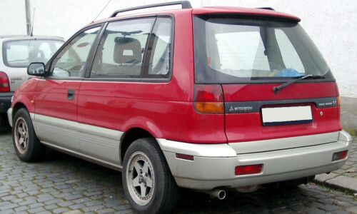 Mitsubishi Space Runner #9